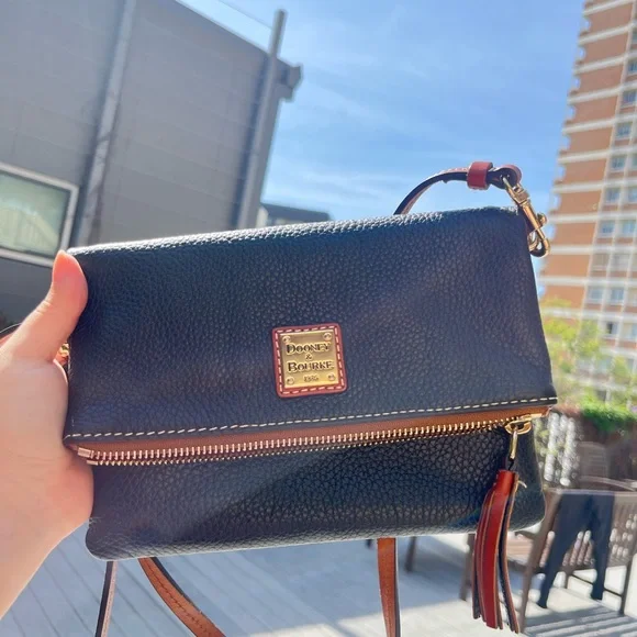 Dooney & Bourke Black Pebbled Leather Zipper Clutch Crossbody Bag Red Interior - Picture 1 of 16